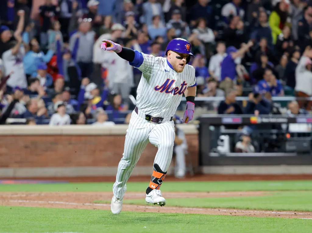 Mets Win Powered by Home Runs and Strong Bullpen